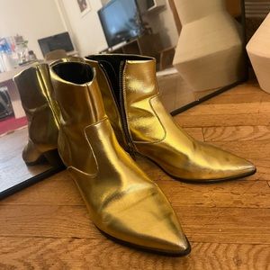 Retro style gold boots!